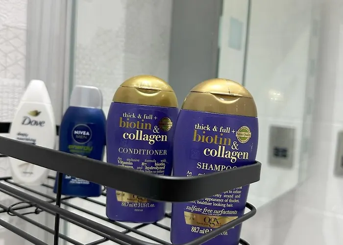 Stylish Retreat With Views & Court Yard Lägenhet