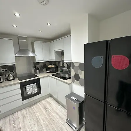 Stylish Retreat With Views & Court Yard Apartman Leeds
