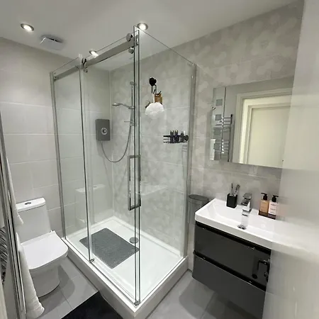 Apartman Stylish Retreat With Views & Court Yard
