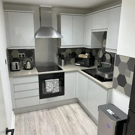 Apartament Stylish Retreat With Views & Court Yard *