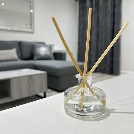 Stylish Retreat With Views & Court Yard Apartman Leeds