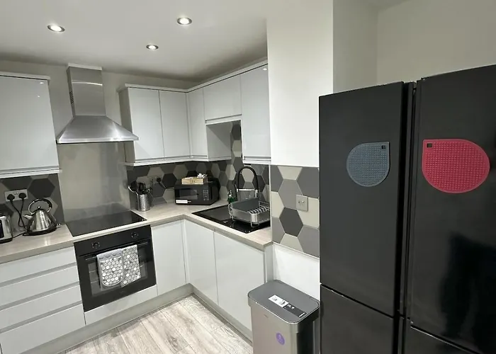 Stylish Retreat With Views & Court Yard Apartment Leeds (West Yorkshire)