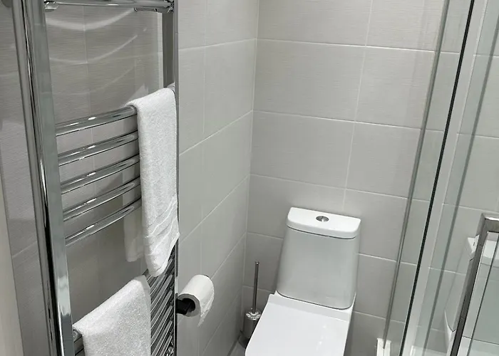 Stylish Retreat With Views & Court Yard Leeds (West Yorkshire)