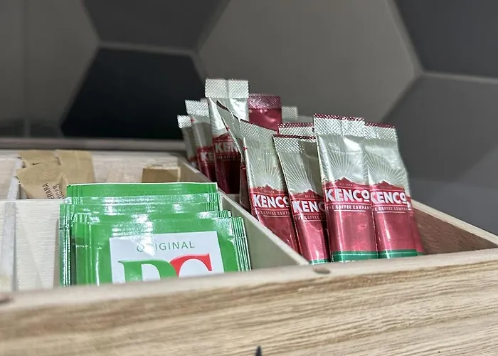 Stylish Retreat With Views & Court Yard Leeds (West Yorkshire)