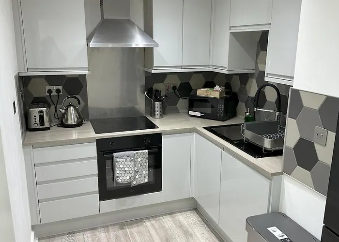 Appartement Stylish Retreat With Views & Court Yard *